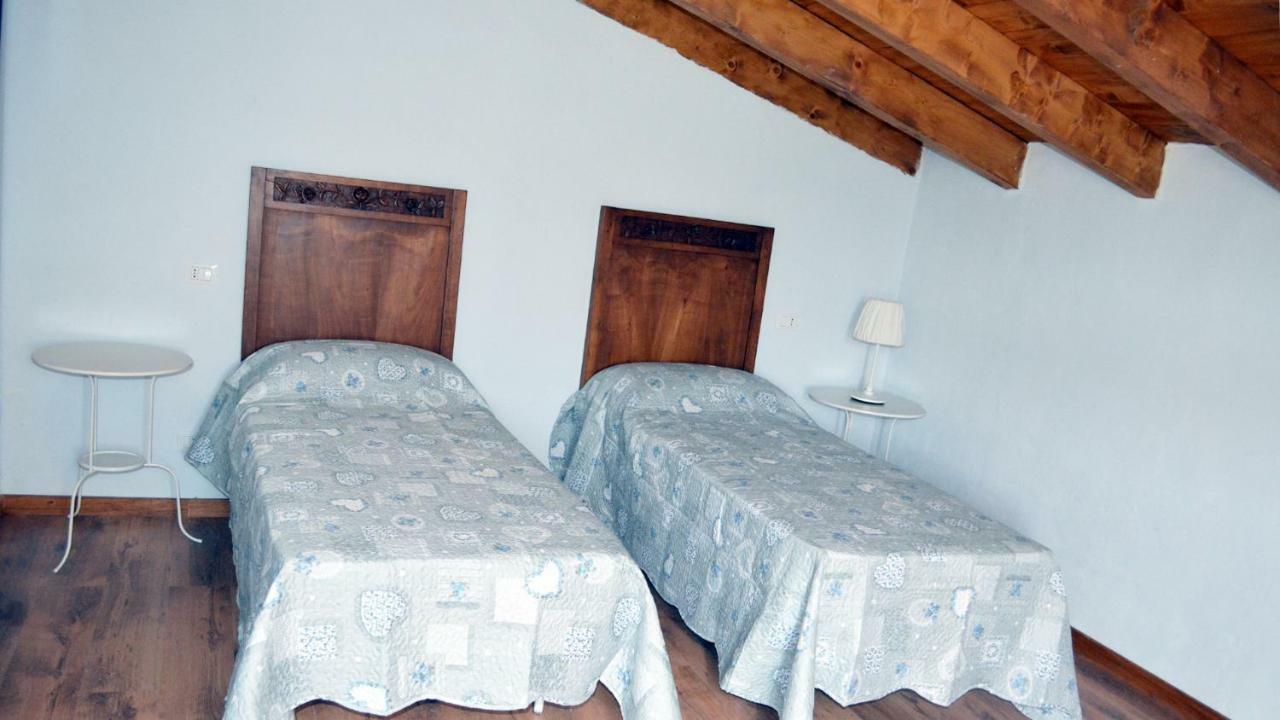 Agriturismo "Veritas" Bed & Wine Casaleggio Boiro Eksteriør billede