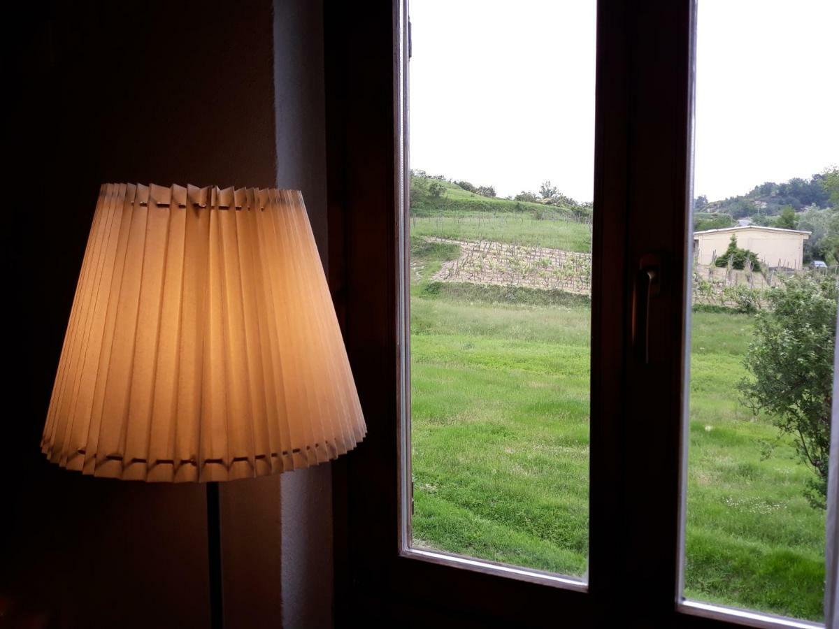 Agriturismo "Veritas" Bed & Wine Casaleggio Boiro Eksteriør billede