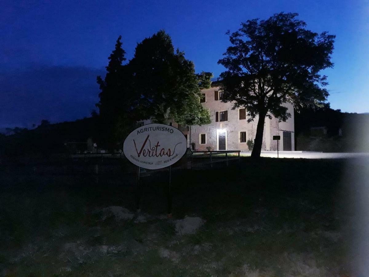 Agriturismo "Veritas" Bed & Wine Casaleggio Boiro Eksteriør billede
